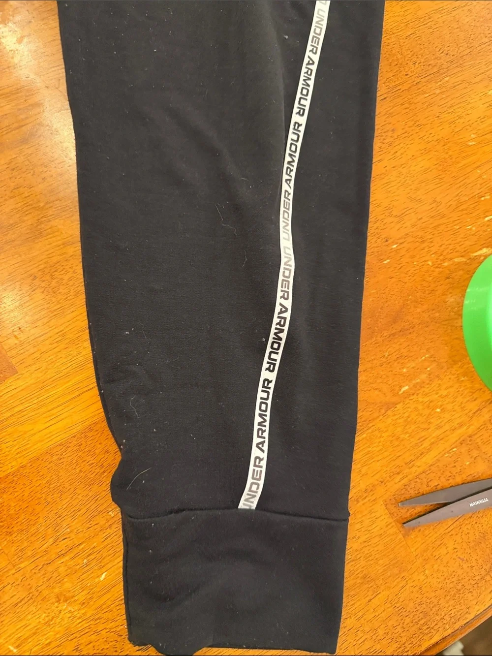 Under Armour Black Men Jogger Pants with Side Logo Tape Large